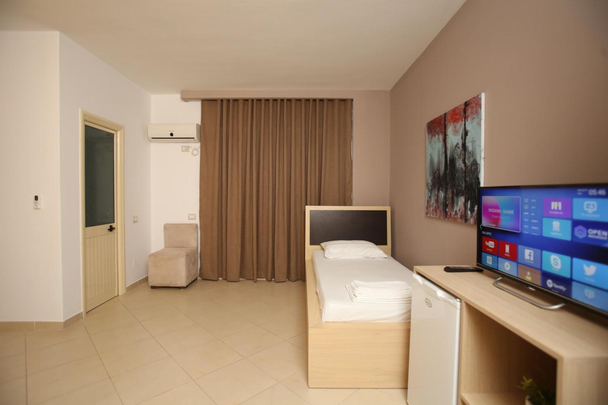Tekb Rooms & Apartments Vlorë Esterno foto