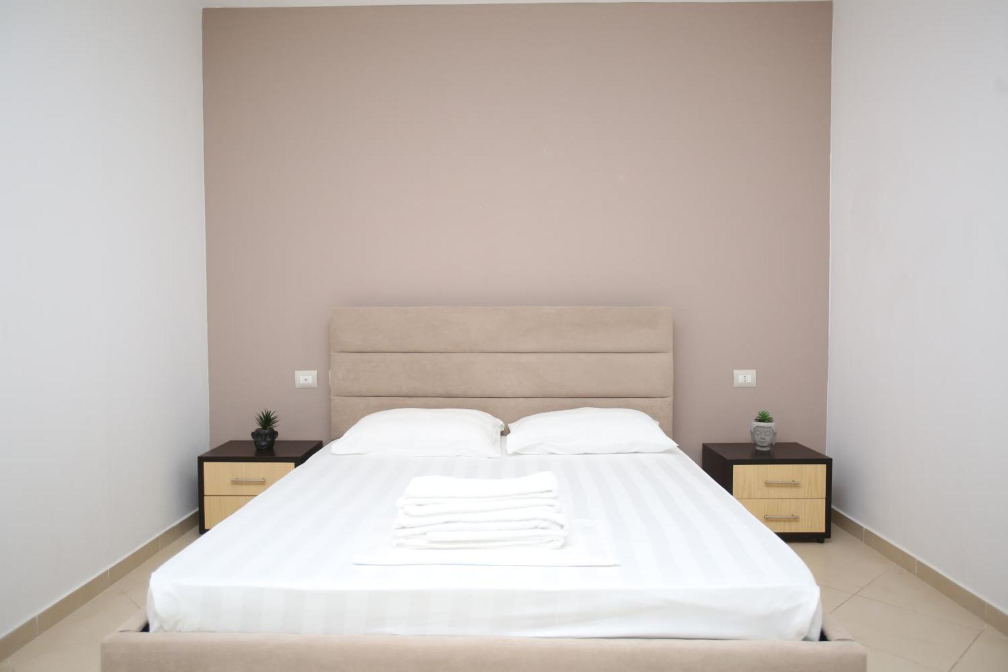 Tekb Rooms & Apartments Vlorë Esterno foto