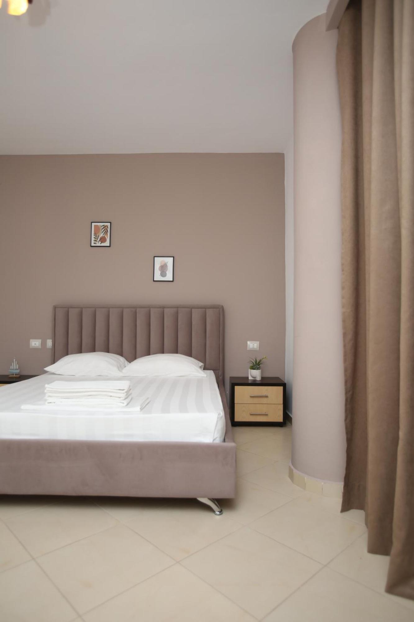 Tekb Rooms & Apartments Vlorë Esterno foto