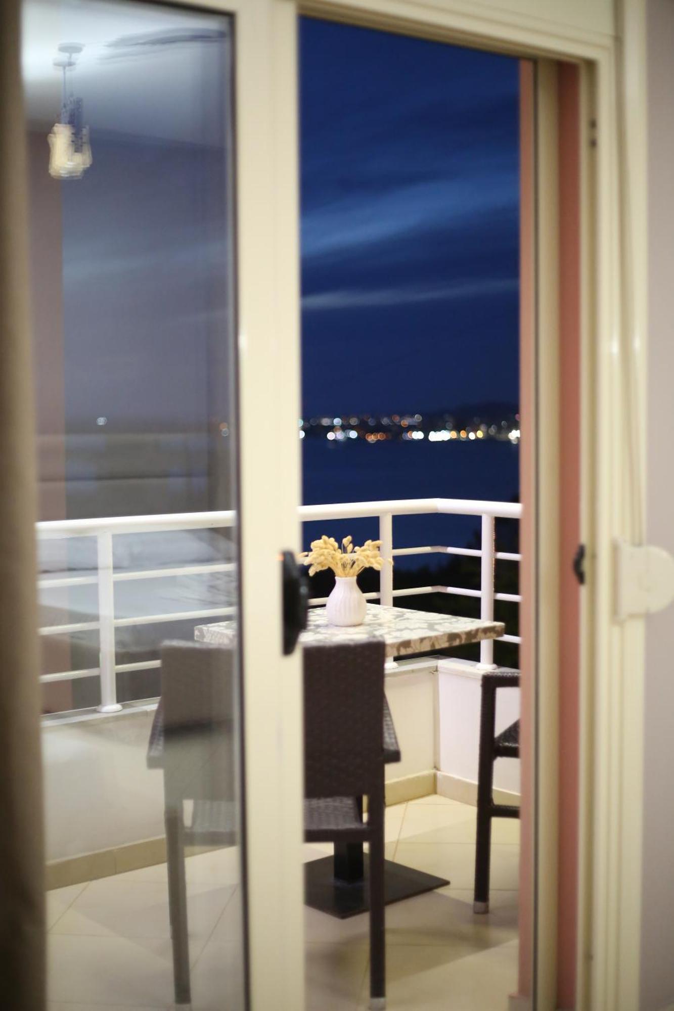 Tekb Rooms & Apartments Vlorë Esterno foto