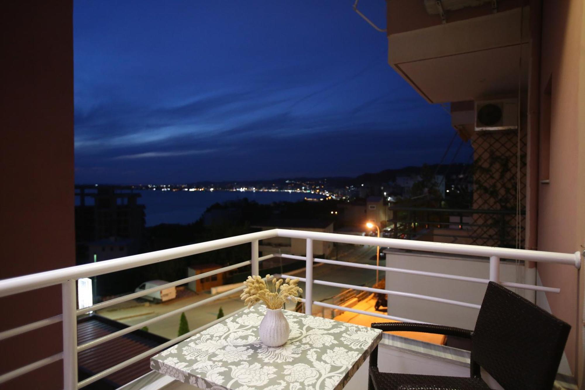 Tekb Rooms & Apartments Vlorë Esterno foto